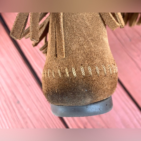 Women’s Minnetonka fringed moccasins - Picture 6 of 9